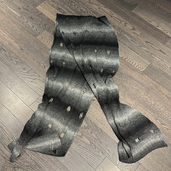 Vintage polka dot distressed holes wool scarf - Picture 3 of 7